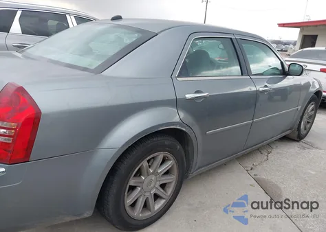 2006 Chrysler 300C z USA, uszkodzony, nr VIN 2C3LA63H46H240580